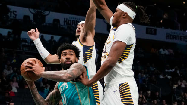 Indiana Pacers vs Charlotte Hornets Myles Turner