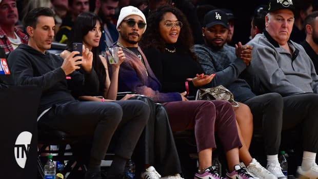 Mookie Betts sits courtside during a Lakers game.