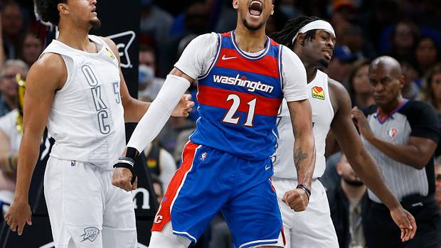 Washington Wizards center Daniel Gafford (21) celebrates after scoring a basket against the Oklahoma City Thunder during the second half at Paycom Center. Washington won 101-99.