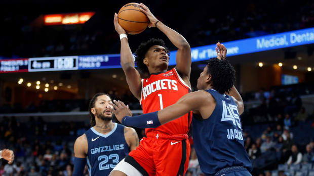 Rockets forward Amen Thompson drives to the basket as Memphis Grizzlies forward GG Jackson (45) defends during the second half at FedExForum.