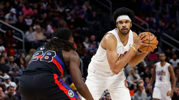 Mar 1, 2024; Detroit, Michigan, USA; Cleveland Cavaliers center Jarrett Allen (31) is defended by Detroit Pistons center Isaiah Stewart (28) in the second half at Little Caesars Arena. Mandatory Credit: Rick Osentoski-USA TODAY Sports