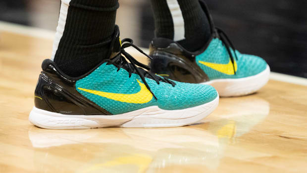 Sacramento Kings guard Buddy Hield wears the Nike Kobe 6 'Bahamas' PE.