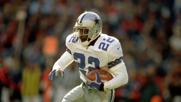 Dallas Cowboys running back Emmitt Smith carries the ball.