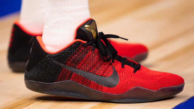 New Orleans Pelicans guard Nickeil Alexander-Walker wears the Nike Kobe 11 sneakers against the Detroit Pistons on February 1, 2022.