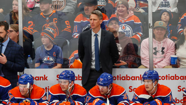Head coach Kris Knoblauch behind the Oilers' bench