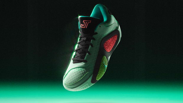 Side view of Jayson Tatum's green and black Jordan Brand shoe.