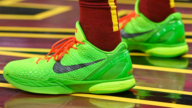 Cleveland Cavaliers forward Justin Anderson wears the Nike Kobe 6 Protro 'Grinch' against the Toronto Raptors on December 26, 2021.