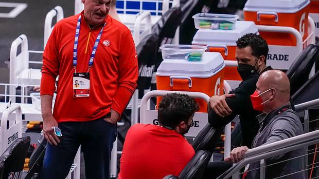 Tony Ressler talks to Travis Schlenk and Landry Fields.
