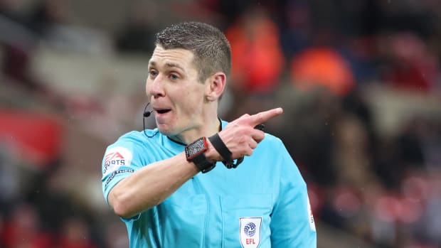 Matthew Donohue referee Sunderland mistakes
