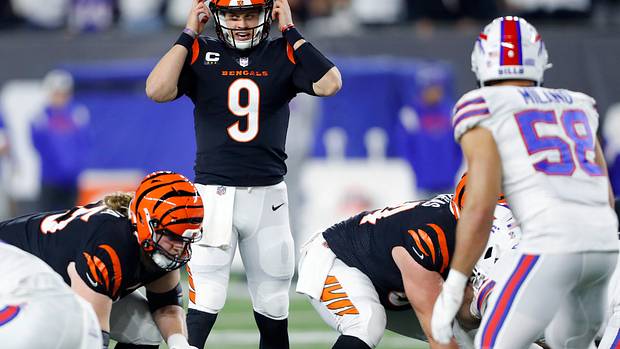 Burrow lines up against the Bills defense during a game in January.
