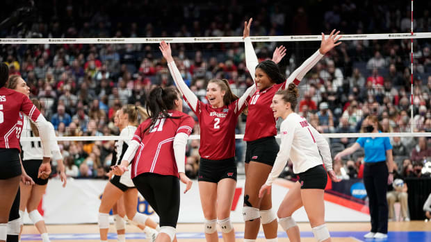 Wisconsin volleyball players celebrate after winning a point int he NCAA Tournament (Credit: Columbus Dispatch-USA TODAY NETWORK)