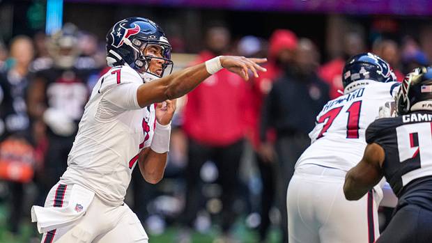 Stroud attempts a pass against the Atlanta Falcons.