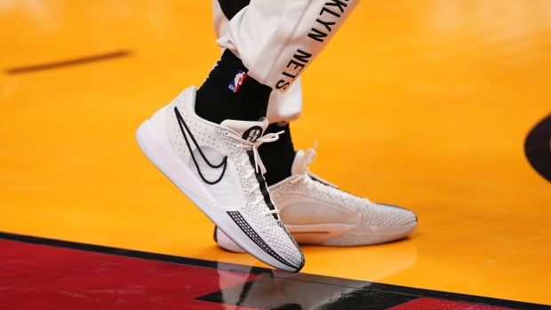Brooklyn Nets forward Trendon Watford's white and black Nike sneakers.