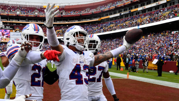 Buffalo LB Terrel Bernard celebrates with his teammates against the Washington Commanders.