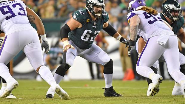 Philadelphia Eagles center Jason Kelce (62) against the Minnesota Vikings at Lincoln Financial Field.