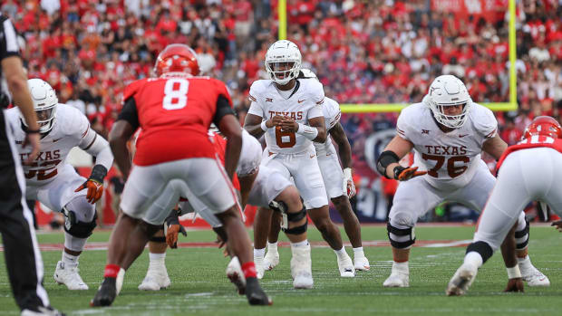 Texas Longhorns quarterback Maalik Murphy (6) at the line of scrimmage during the game against the Houston Cougars at TDECU Stadium.