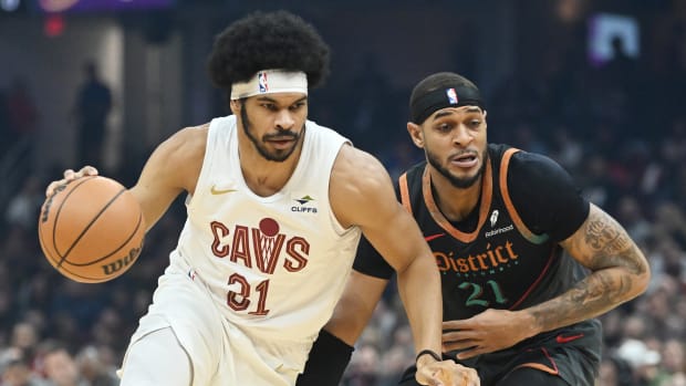 Jan 5, 2024; Cleveland, Ohio, USA; Cleveland Cavaliers center Jarrett Allen (31) drives to the basket against Washington Wizards center Daniel Gafford (21) during the first half at Rocket Mortgage FieldHouse.