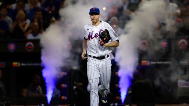 Sep 13, 2022; New York City, New York, USA; New York Mets starting pitcher Jacob deGrom (48) takes the field before a game against the Chicago Cubs at Citi Field. Mandatory Credit: Brad Penner-USA TODAY Sports