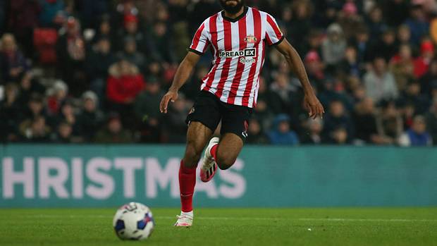 Ellis Simms on the ball for Sunderland