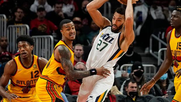 Rudy Gobert controls the ball against John Collins.