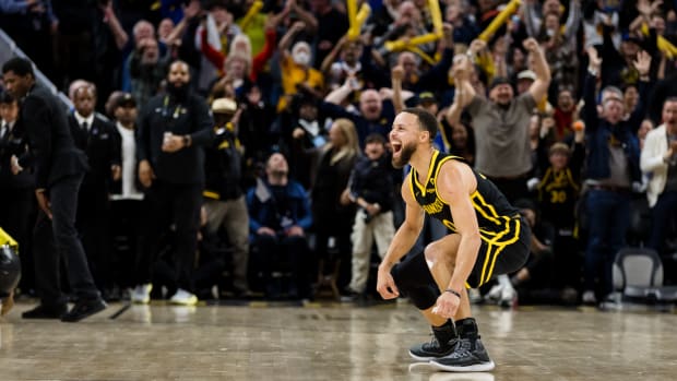 Golden State Warriors guard Stephen Curry celebrates a game-winning shot against the Phoenix Suns.