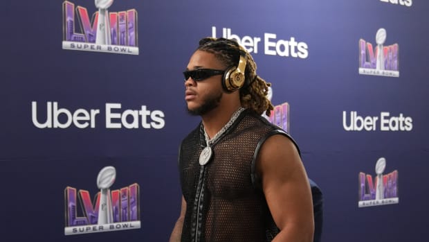 Feb 11, 2024; Paradise, Nevada, USA; San Francisco 49ers defensive end Chase Young (92) arrives before playing against the Kansas City Chiefs in Super Bowl LVIII at Allegiant Stadium. Mandatory Credit: Kyle Terada-USA TODAY Sports  