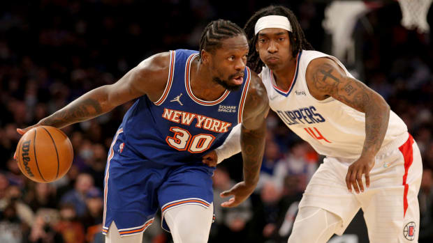 New York Knicks forward Julius Randle dribblesagainst Los Angeles Clippers guard Terance Mann.