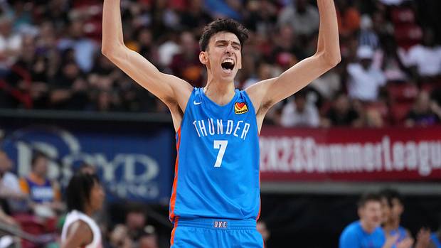 Chet Holmgren Wore Giannis Antetokounmpo's Shoes During Foot Injury - Sports Illustrated FanNation Kicks News, Analysis and More - Vimarsana News