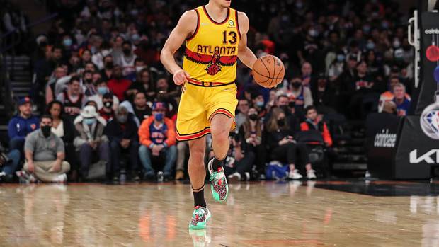 Bogdan Bogdanovic dribbles the ball.
