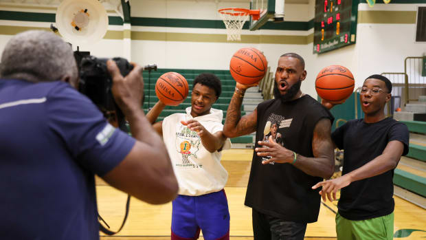 LeBron James and his sons pose for a photo