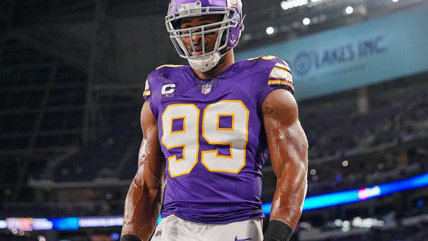 The Las Vegas Raiders must consider free-agent options like Danielle Hunter to help bolster their defensive line.