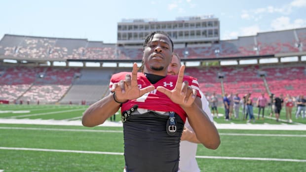 Wisconsin cornerback Jay Shaw posing with his hands in a 'W' at local football media day (Credit: Mike De Sisti / Milwaukee Journal Sentinel / USA TODAY NETWORK)