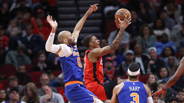 Rockets forward Jabari Smith Jr. (10) grabs a rebound away from New York Knicks forward Taj Gibson (67) during the second quarter at Toyota Center.