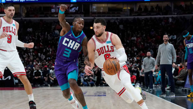 Charlotte Hornets guard Terry Rozier defends Chicago Bulls guard Zach LaVine