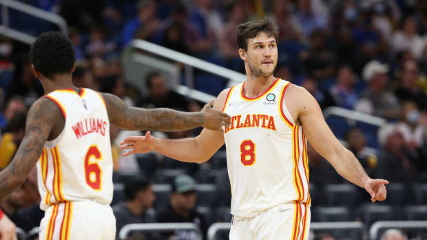 NBA Sports Illustrated Atlanta Hawks / Dominique