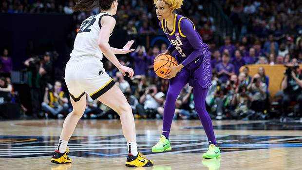 Iowa Hawkeyes guard Caitlin Clark defends LSU Tigers guard Jasmine Carson.