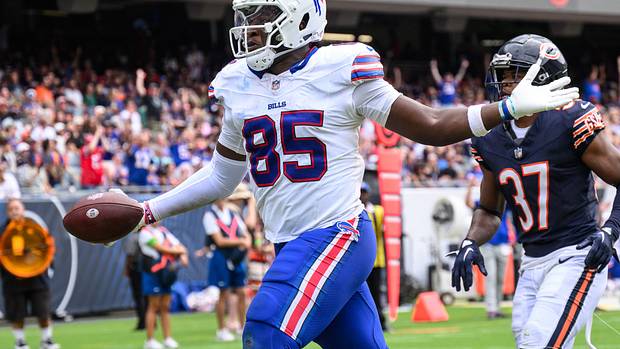 Bills tight end Quintin Morris celebrates a big play against the Chicago Bears.