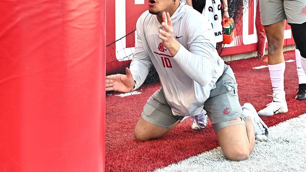 Washington State edge rusher Ron Stone warming up