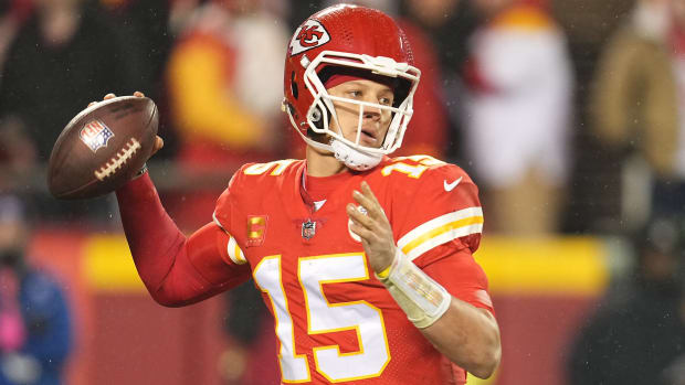 Chiefs quarterback Patrick Mahomes (15) throws a pass during a game against the Jaguars.