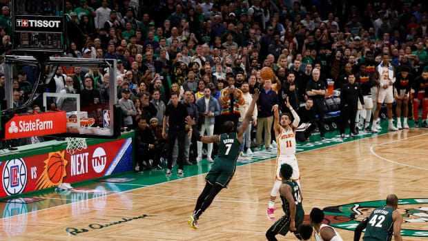 Jaylen Brown loses mask, finds his offense in Celtics' Game 4 win