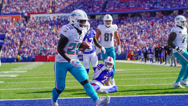 Miami Dolphins running back De'Von Achane (No. 28) rushes in for a touchdown against the Buffalo Bills at Highmark Stadium in Orchard Park, N.Y. 