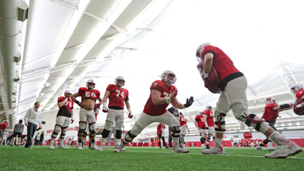 The Wisconsin offensive line working through individual drills inside the McClain Center during spring practice (Credit: Mike De Sisti / Milwaukee Journal Sentinel / USA TODAY NETWORK)