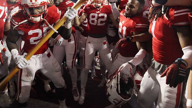 Melvin Gordon and teammates celebrate winning Paul Bunyan's Axe at Camp Randall Stadium.