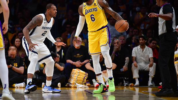 Memphis Grizzlies forward Xavier Tillman defends Los Angeles Lakers forward LeBron James.