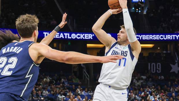 Dallas Mavericks superstar Luka Doncic pulling up for a jumper against the Orlando Magic.