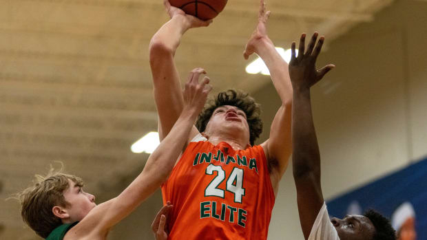 Ohio forward Raleigh Burgess playing for Indiana Elite.