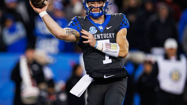 Kentucky Wildcats quarterback Will Levis (7) passes the ball during the third quarter against the Georgia Bulldogs at Kroger Field.