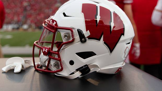 Wisconsin lands 2023 long-snapper Keane Bessert - Vimarsana News