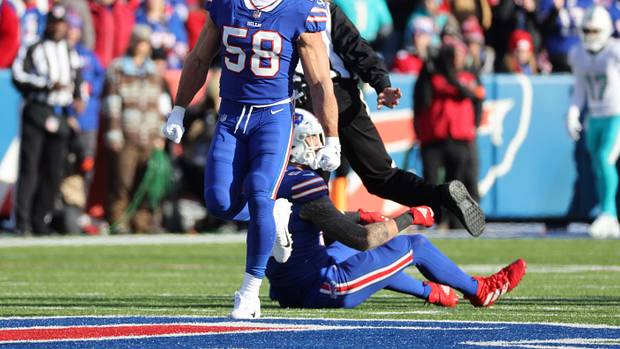 Milano celebrates a big play in front of the home crowd.