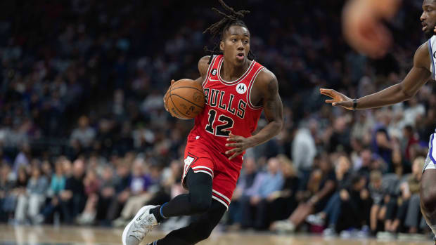 December 4, 2022; Chicago Bulls' Ayo Dosunmu drives to the basket vs. the Sacramento Kings at Golden 1 Center